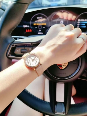 霸道总裁爱上职场小白终归虚幻-女孩子要自立-高端外围招...